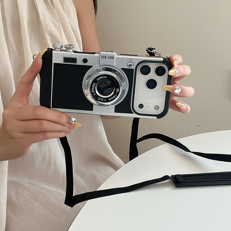 Emily in Paris Vintage Camera  - Vintage Item のレビューと価格