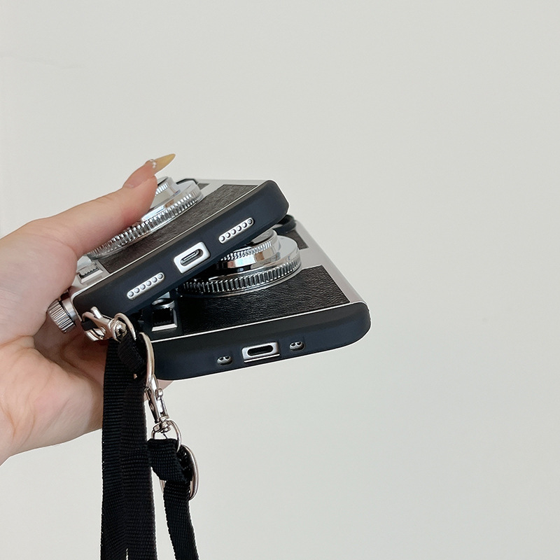 Emily in Paris Vintage Camera  - Vintage Item のレビューと価格