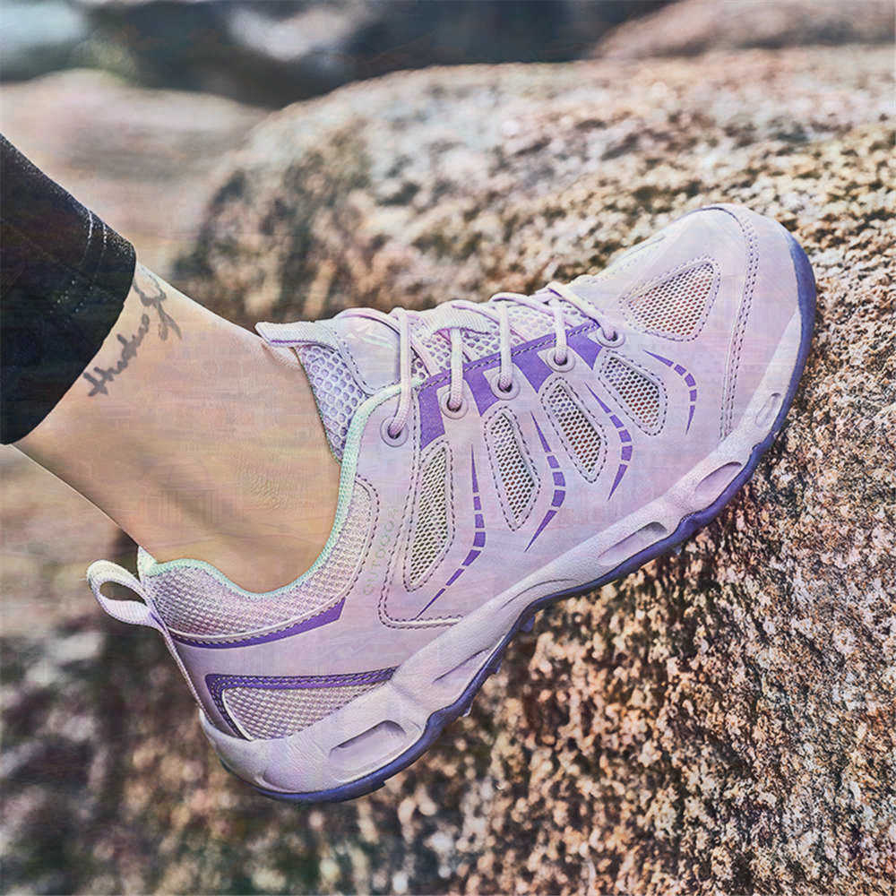 Sumer Round Tip Silver Sneaker - Vintage Collectible Items のレビューと価格