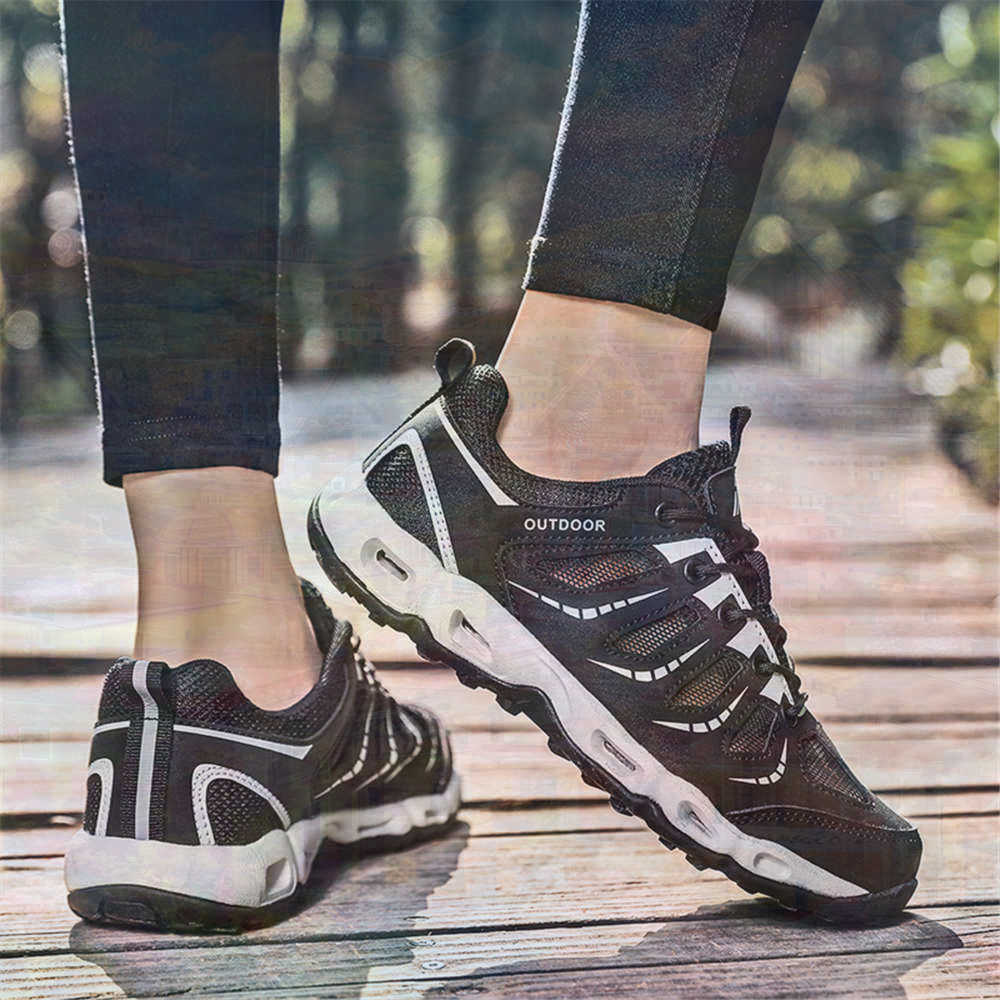Sumer Round Tip Silver Sneaker - Vintage Collectible Items のレビューと価格